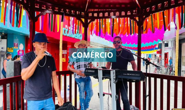 Prefeitura agita o comércio com forró no Calçadão de Valença