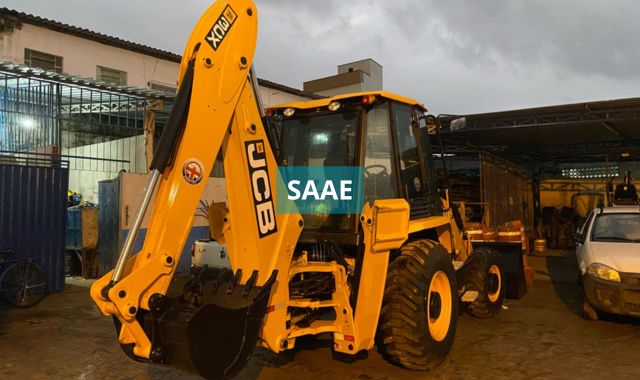 Com recursos próprios, SAAE investe em nova retroescavadeira