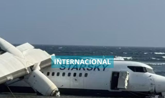 Avião com 55 pessoas ultrapassa pista e para em praia após pouso de emergência na Somália