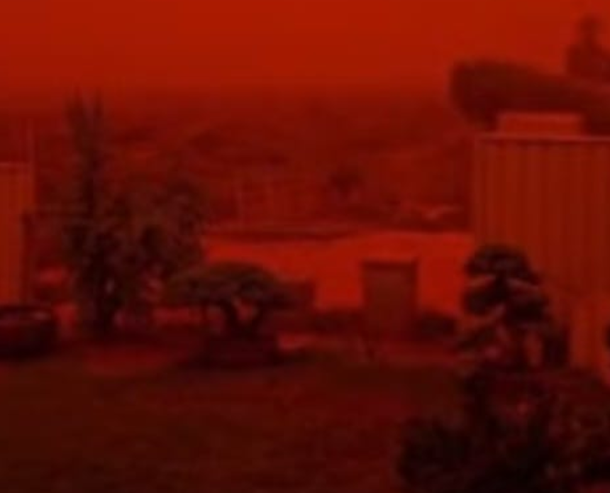 Céu fica vermelho após passagem de ciclone na Austrália