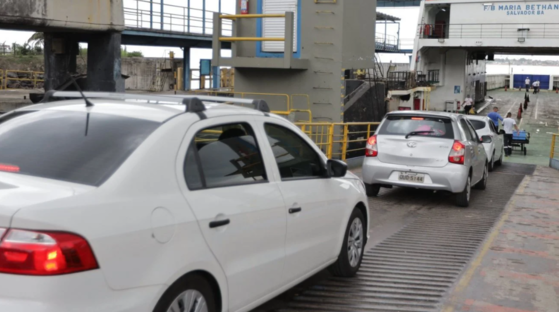 Movimento intenso no ferry-boat provoca filas e espera superior a quatro horas em Salvador
