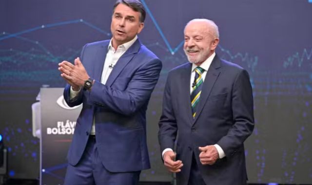 Lula e Flávio Bolsonaro se enfrentam hoje em debate na TV Globo; confronto começa às 21h20, após o Jornal Nacional