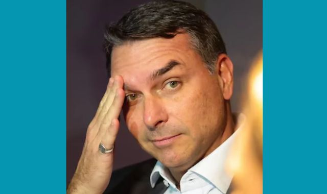 Flávio Bolsonaro afirma ter sido intimado pela PF a entregar passaportes