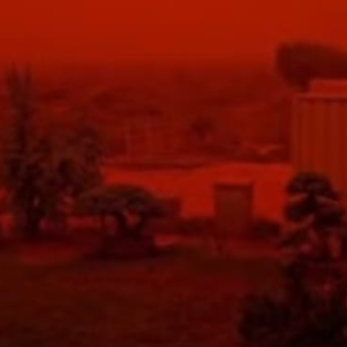 Céu fica vermelho após passagem de ciclone na Austrália