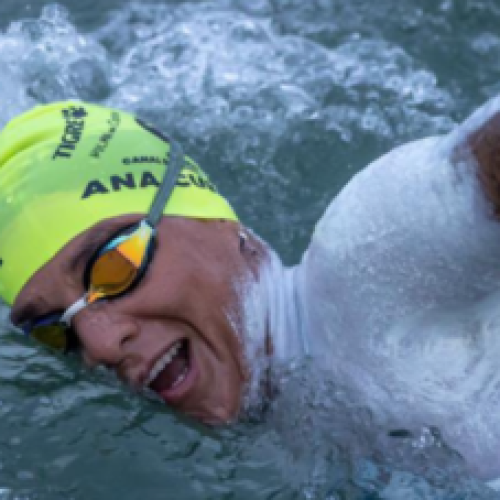Ana Marcela estabelece novo recorde sul-americano ao completar travessia do Canal da Mancha