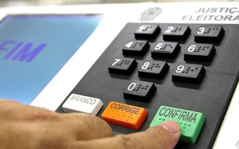 Urnas eletrônicas terão novas ferramentas de acessibilidade nas Eleições 2026