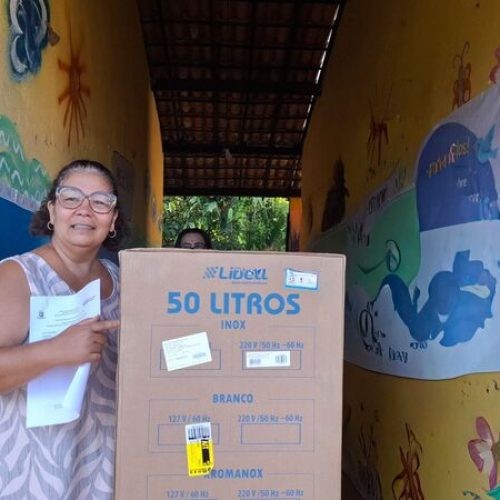 Prefeitura de Valença entrega 52 bebedouros para escolas municipais