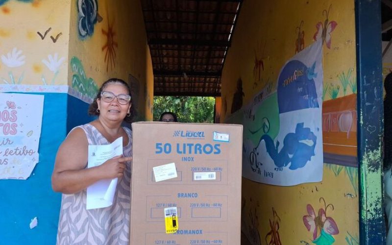 Prefeitura de Valença entrega 52 bebedouros para escolas municipais