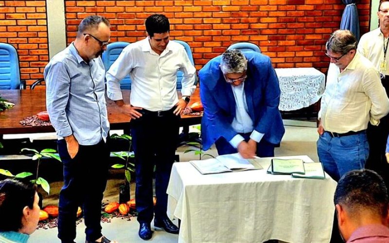 Valença firma parceria com CEPLAC e Governo Federal para fortalecer a produção de cacau sustentável