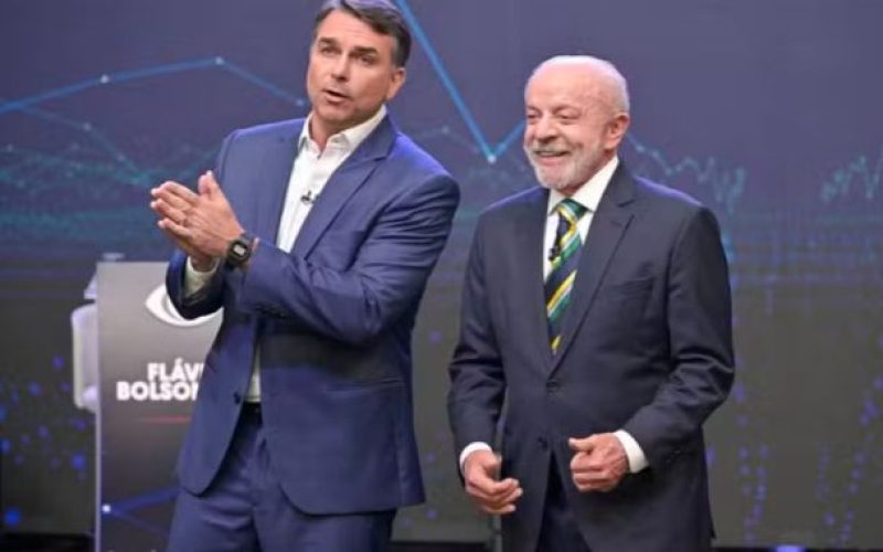 Lula e Flávio Bolsonaro se enfrentam hoje em debate na TV Globo; confronto começa às 21h20, após o Jornal Nacional