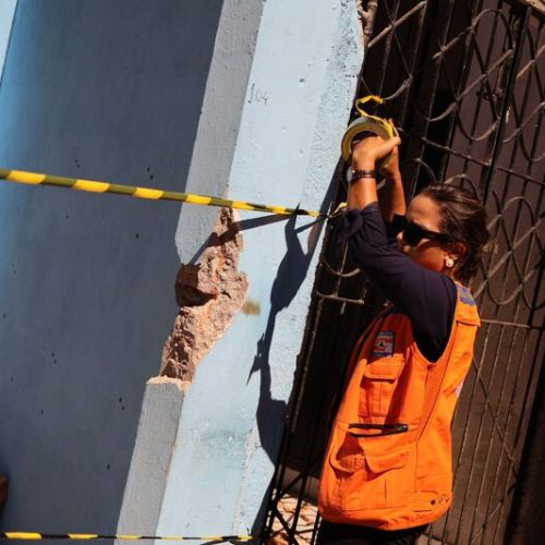 Prefeitura de Valença executa demolição preventiva em área de manguezal no Guaibim