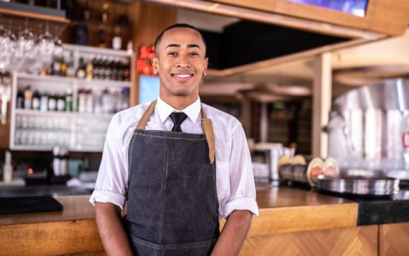 Prefeitura de Valença abre inscrições para curso de Técnicas Básicas para Garçom