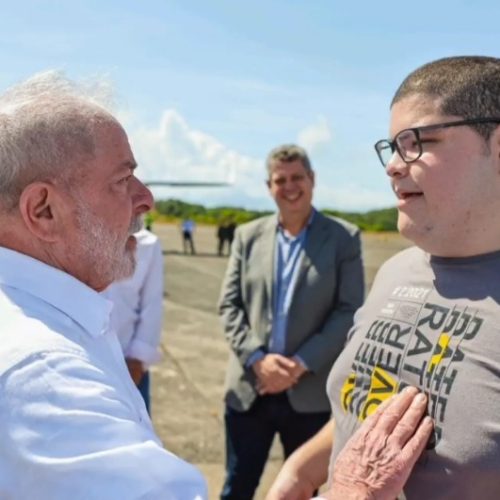 Valenciano João Pedro, embaixador do autismo na Bahia, estará presente no Encontro do G20 no Rio