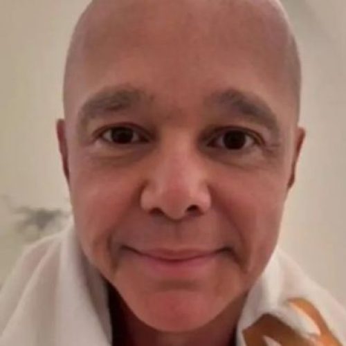 Netinho celebra avanço no tratamento e é liberado para caminhadas durante internação