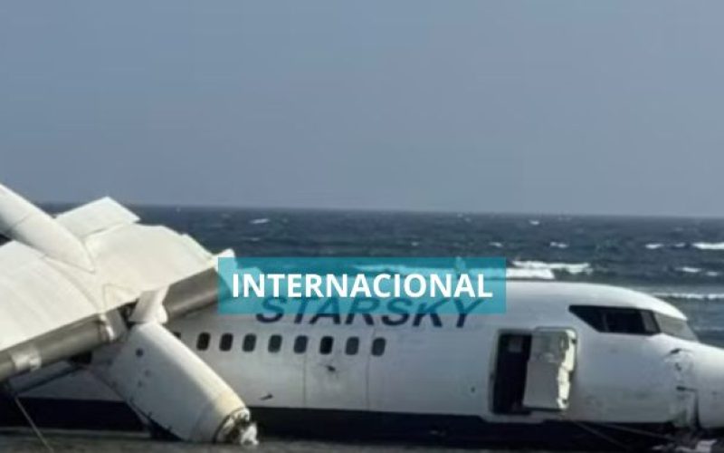 Avião com 55 pessoas ultrapassa pista e para em praia após pouso de emergência na Somália