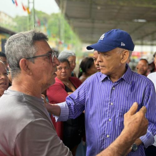 Prefeito Marcos Medrado dialoga com ambulantes da FeiraGuay sobre início das obras do Shopping Popular