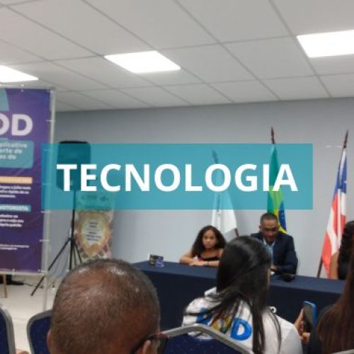 É simples e fácil de cadastrar e usar. Existem duas versões, uma para motoristas e uma para passageiros.