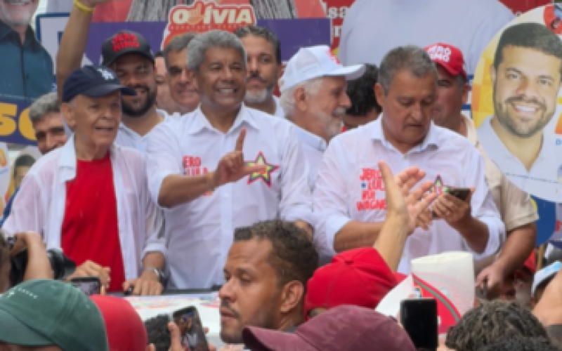 Caminhada reúne aliados de Lula e lideranças políticas em Valença